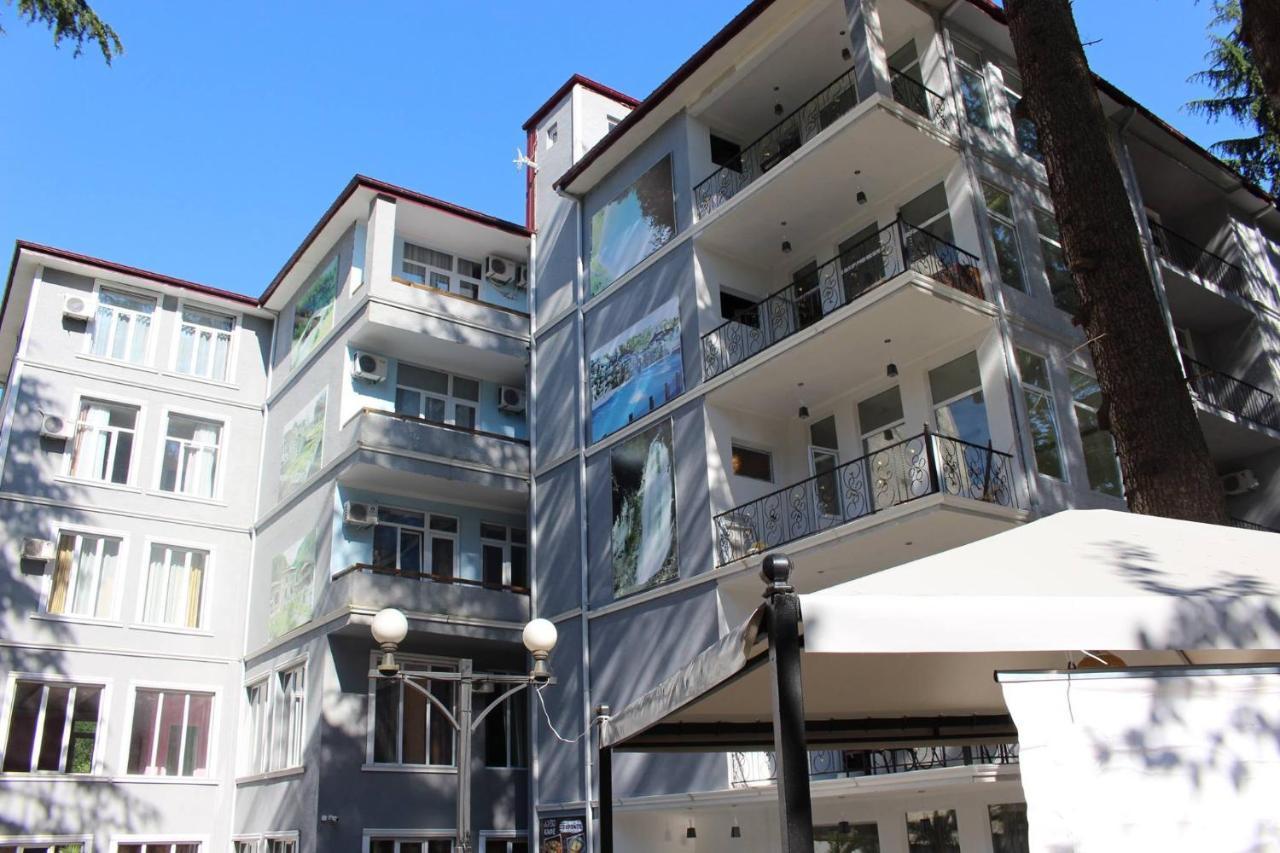 Hotel Nine Brothers Makhinjauri Exteriör bild